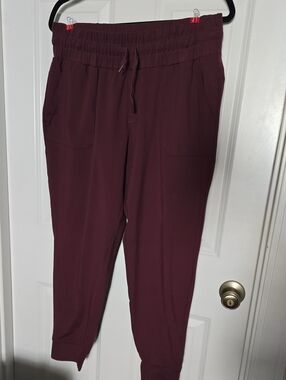 Mondetta Women's Drawstring Track Joggers in Burgundy Wine